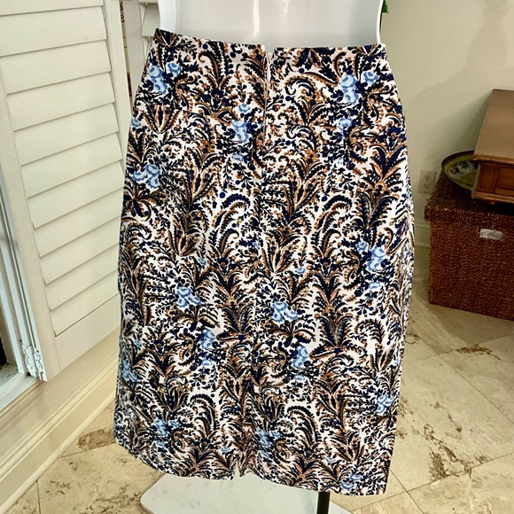 NWOT ANN TAYLOR Slim Skirt w/ Kick Pleat  Size 6  Love the Print! - Picture 4 of 7
